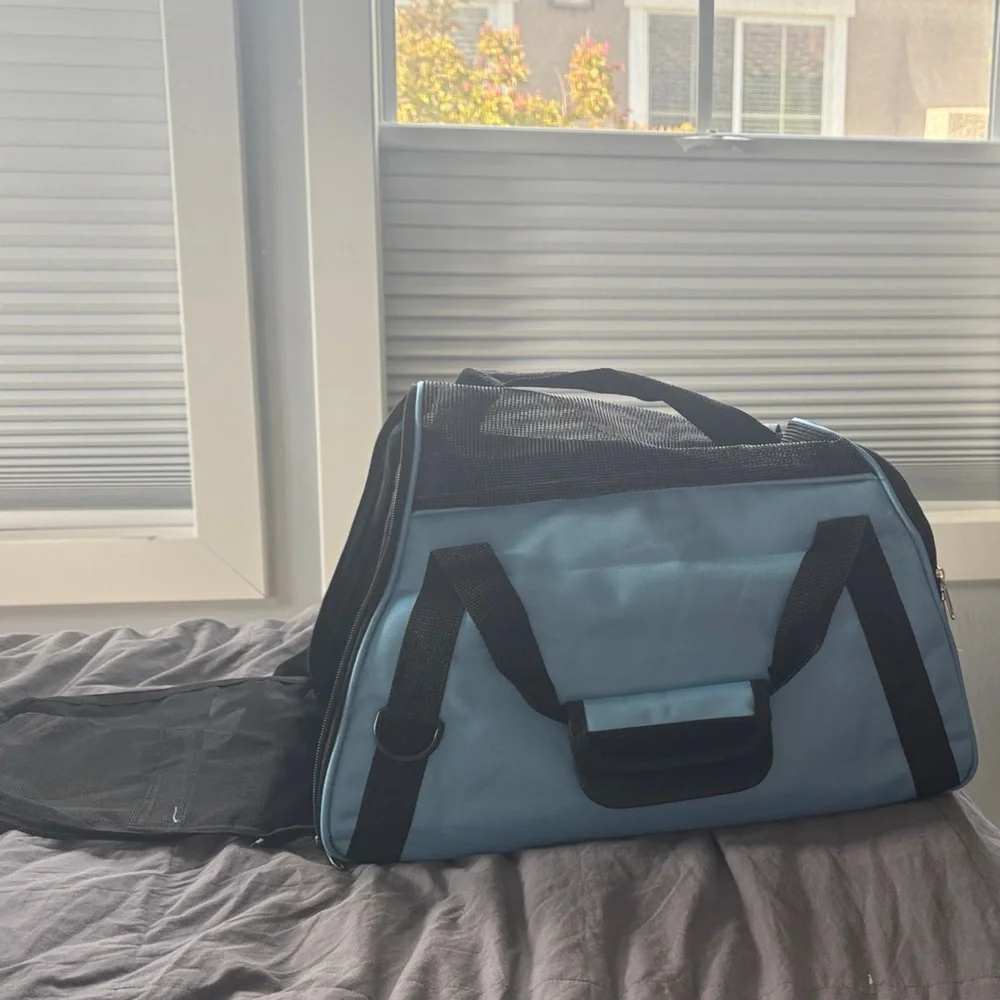 Small pet carrier (up to 10 pounds)